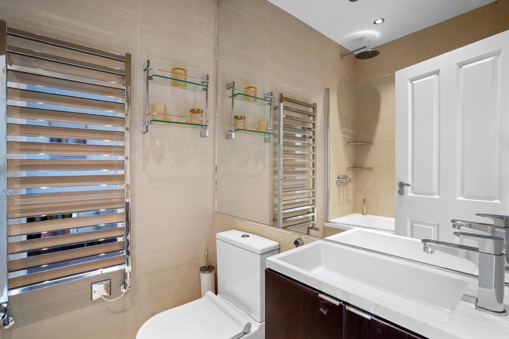 Bright & Airy Flat With Stunning Rooftop Views Apartament Londra