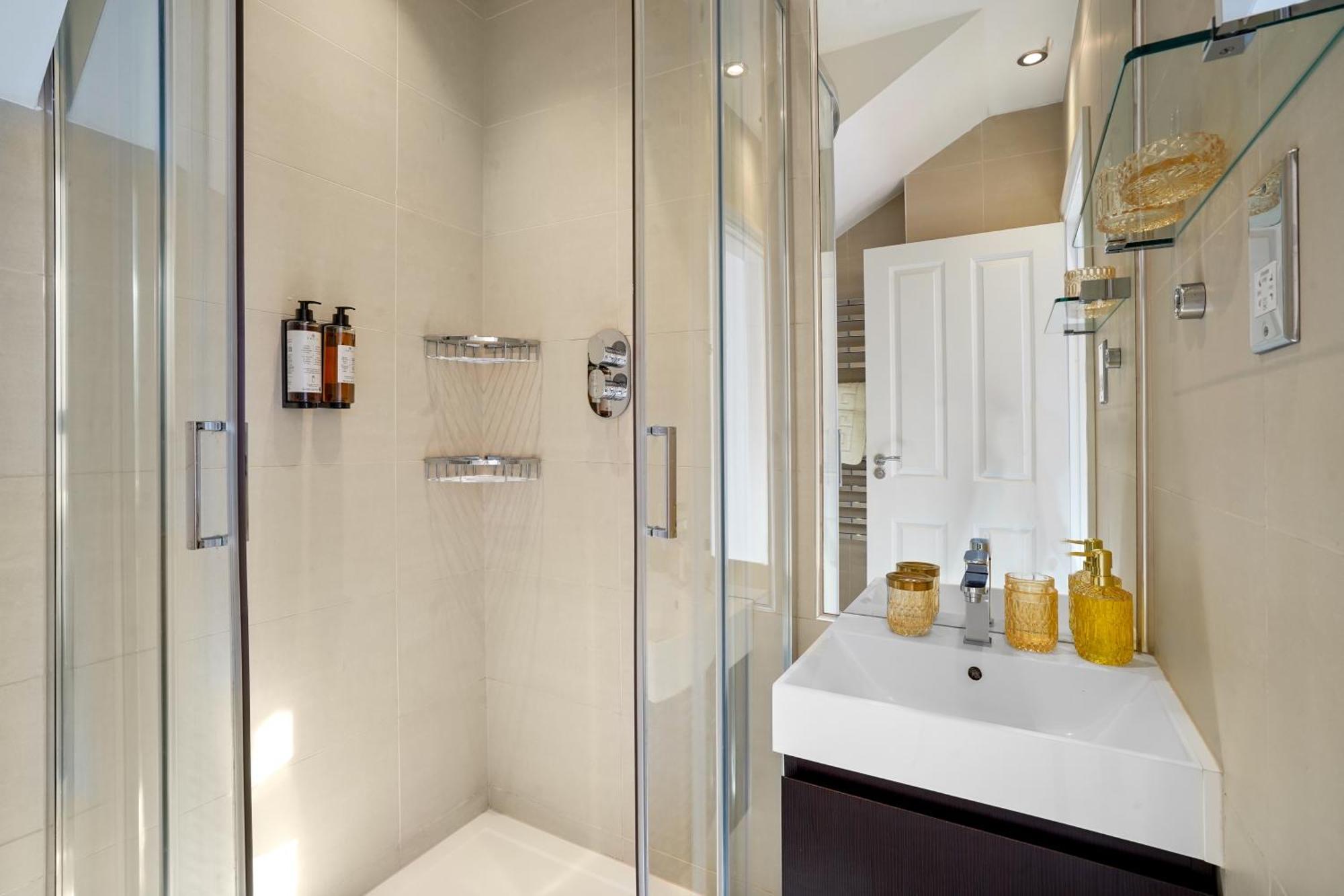 Bright & Airy Flat With Stunning Rooftop Views Apartament *